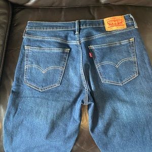 541 Levi’s 32x34 (2 pair set) worn as work pants & in great condition.